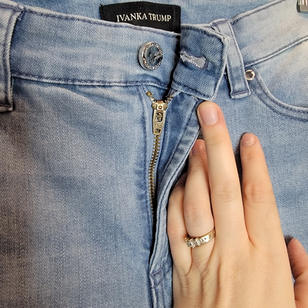 Ivanka Trump light wash jeans sz. 10 - Picture 5 of 13